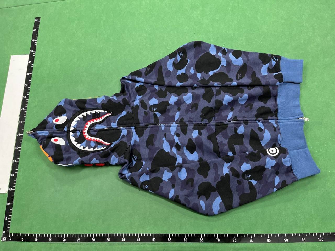 A  BATHING  APE  Shark series -7