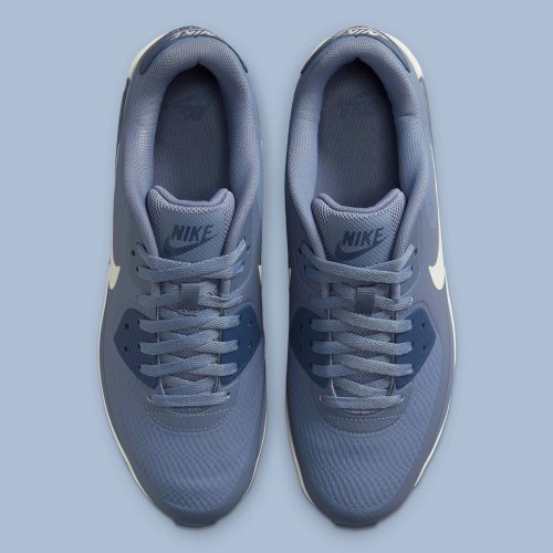 The Nike Air Max 90 Golf Preps For Tee Time In “Ashen Slate/Diffused Blue”(图3) The Nike Air Max 90 Golf Preps For Tee Time In “Ashen Slate/Diffused Blue”(图3)