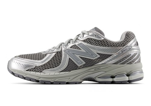 The New Balance 860v2 Sticks To A Silvery Formula(图2)