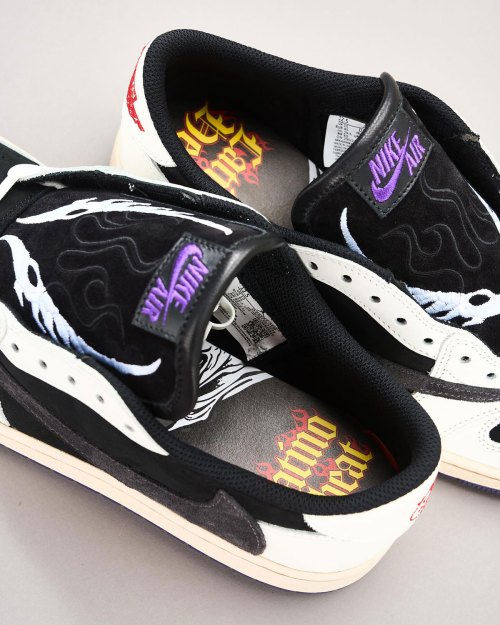 Dominik Mysterio Honors His “Real” Father With Travis Scott x Air Jordan 1 Low Customs(图1) Dominik Mysterio Honors His “Real” Father With Travis Scott x Air Jordan 1 Low Customs(图1)